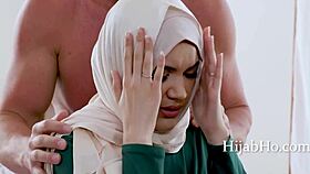 Handy man shows virgin teen in hijab intense pleasure tricks