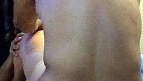 doble penetración a mi esposa escuchen que rico gime