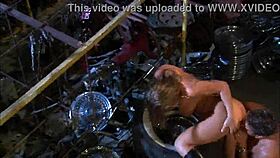 couple fucks quick in warehouse 😏