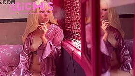 loira gostosa fumando cigarro com fetish 😏