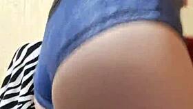 Mistress Elza Kom is super hot, her curvy body in lingerie drives me wild!