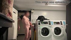 i flash my bodybuilder ass in public while stroking