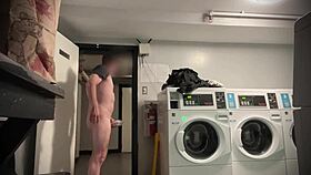 i flash my bodybuilder ass in public while stroking