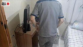 what happens when novinha's alone and the creepy repairman shows up on hidden cam?