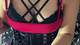 MINHA DIABINHA SUBMISSA DEBORA PRADO FUMANDO E MASTURBANDO MEU PAU GOSTOSO ANTES DE FAZER UM BOQUETE GULOSO