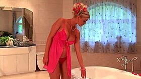 Blonde milf masturbates shaved pussy in jacuzzi!