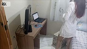 what happens when novinha's alone and the creepy repairman shows up on hidden cam?