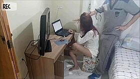 what happens when novinha's alone and the creepy repairman shows up on hidden cam?