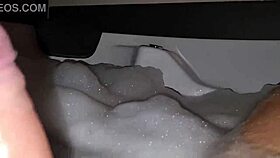 Who wants to join me for a relaxing jacuzzi jerk with foamy cock? 😏