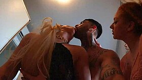 Duas castasyras latinas fazem my dick babar