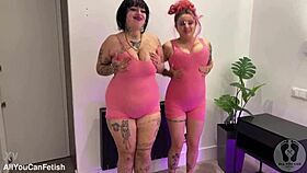 Curvy Babe Shakes Ass in Jeans Tease