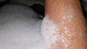 Who wants to join me for a relaxing jacuzzi jerk with foamy cock? 😏