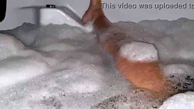 Who wants to join me for a relaxing jacuzzi jerk with foamy cock? 😏