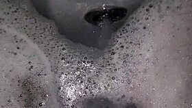 Who wants to join me for a relaxing jacuzzi jerk with foamy cock? 😏