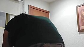 montando a mi hombre con pasión. esta shemale mexicana sabe cómo hacerlo.