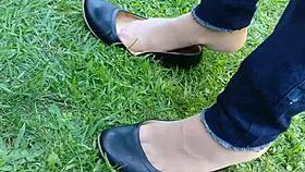 I was doin shoeplay and dippin with tan nylons and flats