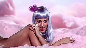 Wanna see Katy Perry fully naked and barefoot with sexy feet?