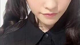 What does Hashimoto Arina wear in her music video?