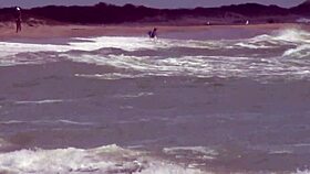 अरे, क्या तुमने गॉर्जस टीन 18+ Agnes को समंदर में नंगी नहाते हुए देखा?