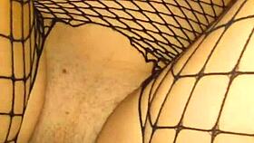 Milf bends over for close-up anal doggystyle