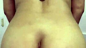 Teen 18+ in lingerie shakes ass and squirts in bedroom with amateurs