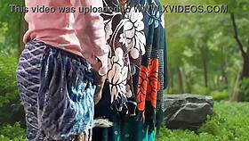 भाभी जंगल में प्रेमी के साथ जंगली जोरदार चुदाई करती है