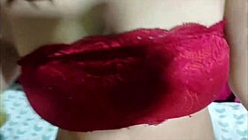 Desi bhabhi ka garam jism aur bheekari ki lambi chudai.