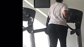 I admire the big booty girl on the treadmill at the gym.