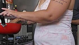 Gravida se exibindo.