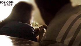 humillando al cornudo con su esposa latina en misionero profundo