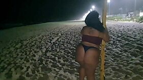 He found a BBW with pierced nipples and took her to bathe for first time tongue action