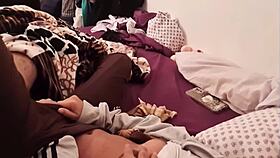 inquilina infiel me deja entrar a su cuarto para revisarle el coño