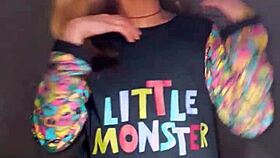 I, Bonneyuwu, masturbatin' with dildo in pajamas, oh god.