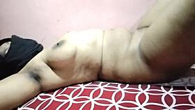 showing natural desi boobs to my friend homemade