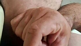 I flash my pau de pascoa for an exhibitionist orgasm close-up