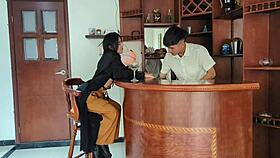 cliente offers money to suck my cock at the bar 😏