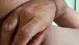 I flash my pau de pascoa for an exhibitionist orgasm close-up