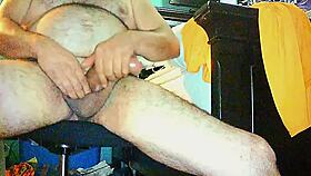 Curvy babe flashing and masturbating big cock 😍