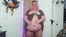 Oh wow, this bbw is having desperate orgasms in her sun dress 😍