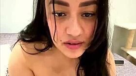 Alma La Gordita Deliciosa Masturbates Her Big Tits For You