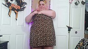 Oh wow, this bbw is having desperate orgasms in her sun dress 😍