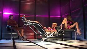 Two hot MILFs, fucking like amateurs, love it