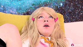 crystal white plays with her glass dildo solo 😏