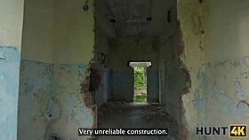 हेल याह! सेक्सी रशियन स्लट पब्लिक में स्ट्रेंजर के साथ चीट करती है बांगिंग