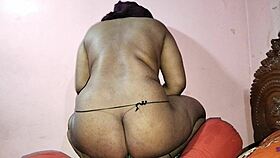 18 गर्म इंडियन गांव की लड़की डॉगी पोजिशन में चोदी गई! 😘