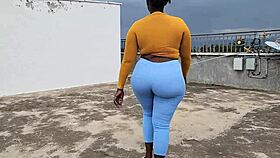 Apple Bottom 52 Rides Hard to Bust Balls!