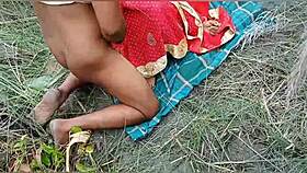 बंगाली भाभी को बाहर मिशनरी में चोदते हैं