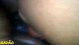 Enchendo O Cuzinho Da Puta De Leite