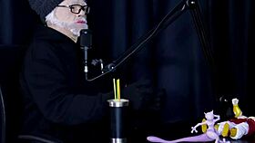 Safada Does A Sensual Stripper Show, Revealing Her Peitos And Talking About Transsexuals And Virginity