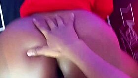 Mi hermanastra disfruta de mi enorme polla en su estrecho co�o cachondo